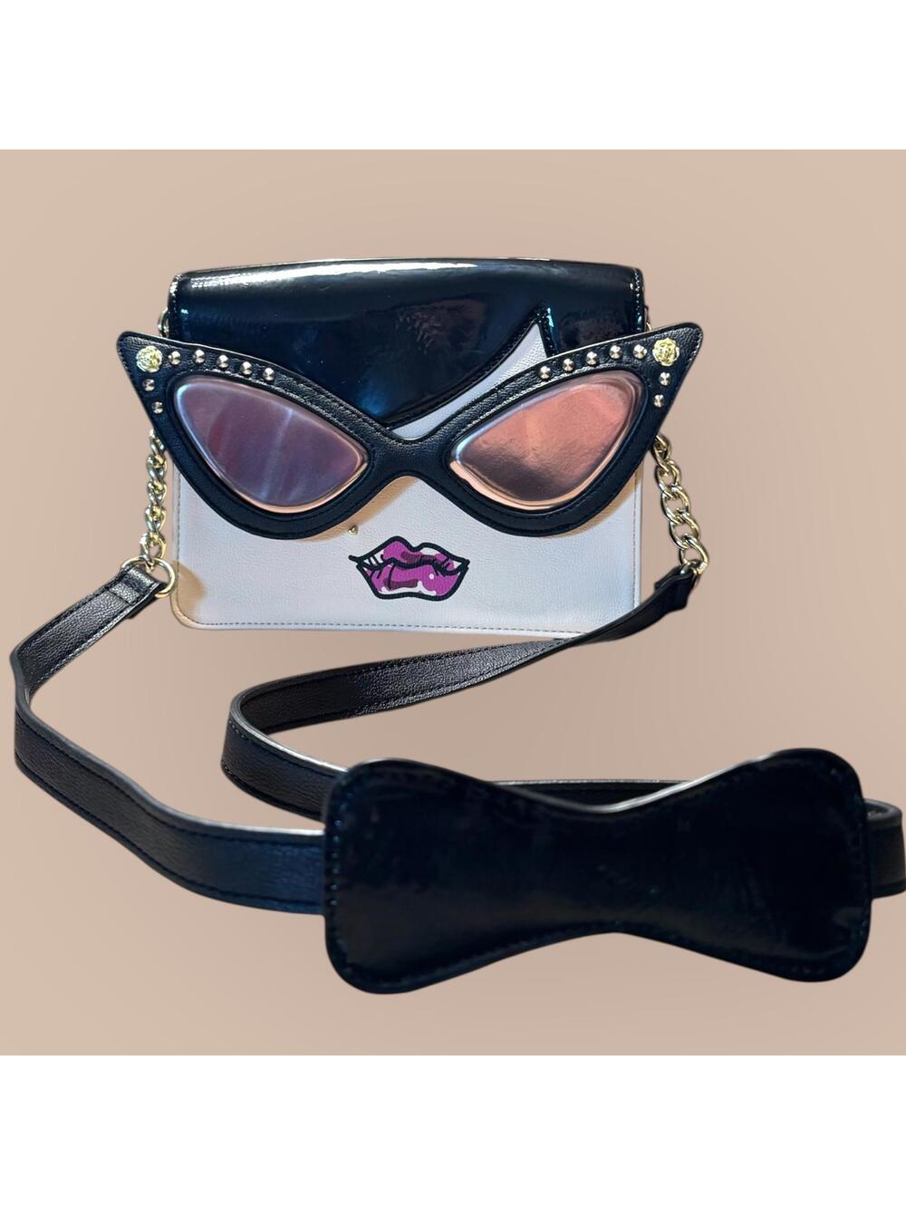 Betsey Johnson Women's Novelty Sunglasses Face Crossbody